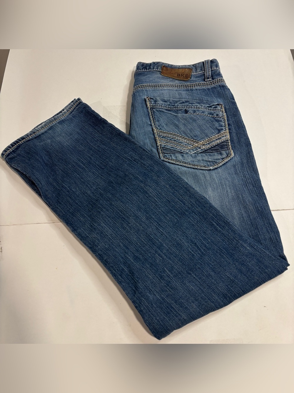 BKE Buckle Tyler Straight Leg Jeans Mens 33R 33x31 Blue Medium Wash Denim Pants